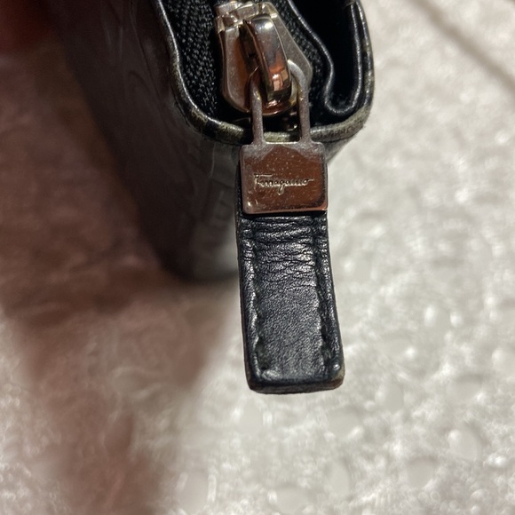 Salvatore Ferragamo EUC Wallet Gancini Logo - Picture 17 of 17
